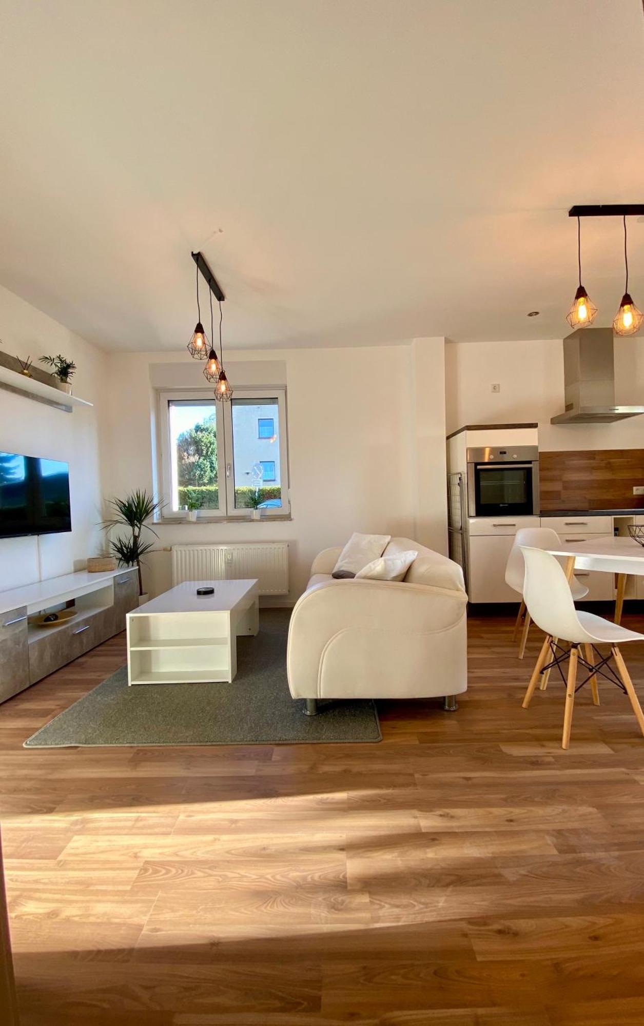 Hochwertige Ferienwohnung Mit 7Qm Balkon, Netflix, Kaffeeautomat, Rainshower Bad Zwickau Exterior foto