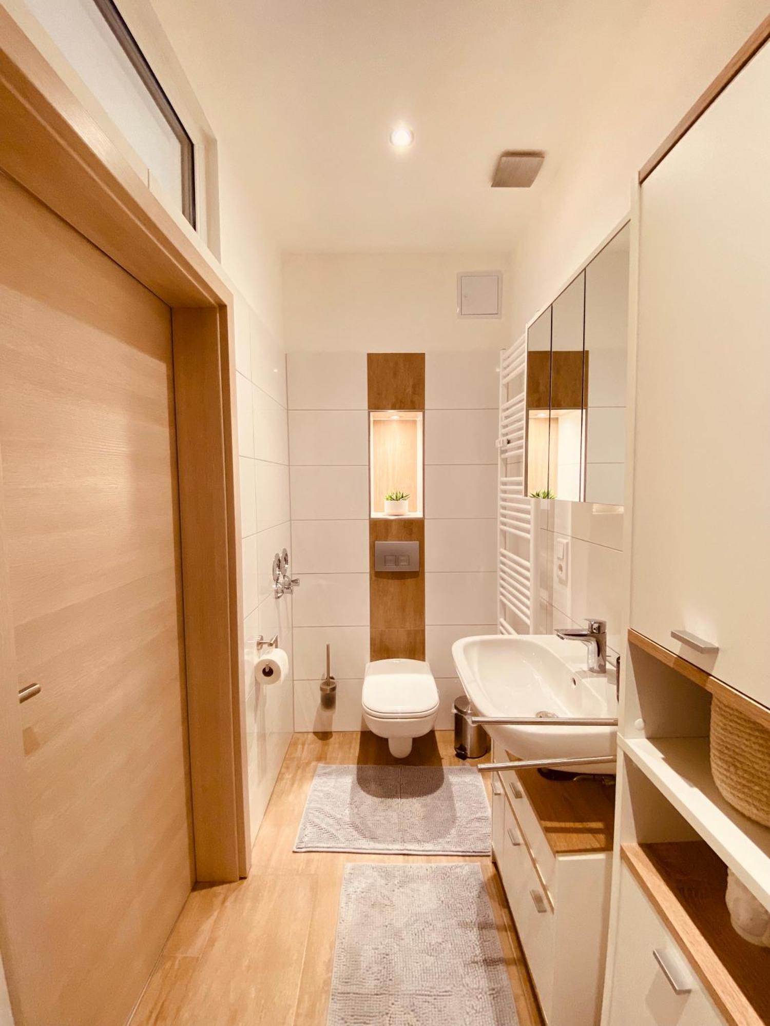 Hochwertige Ferienwohnung Mit 7Qm Balkon, Netflix, Kaffeeautomat, Rainshower Bad Zwickau Exterior foto